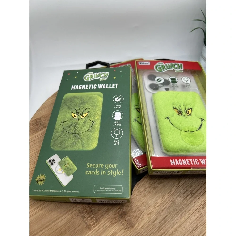 Set Of 3 The‎ Grinch Fuzzy Magnetic Wallet Case iPhone Holds 3 Cards Dr Seuss